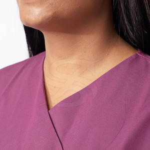 Uniforme de qualité supérieure pour infirmières et médecins, tissu durable, design respirant pour l'hôpital, la clinique et l'usage quotidien - Product Image 5