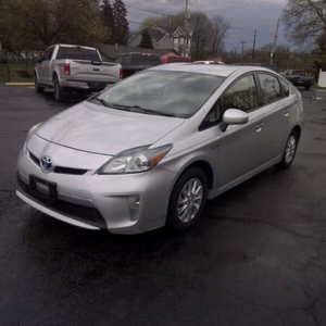 รถยนต์มือสองสภาพดี ปี 2012 โตโยต้า พรีอุส พลัก ขับเคลื่อนล้อหน้า - Product Image 1