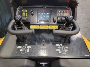 Cargadora Compacta Caterpillar TUL100 con Motor, Caja de Cambios, Bomba y Motor de Alta Eficiencia, Garantía de 4 Años - Product Image 5
