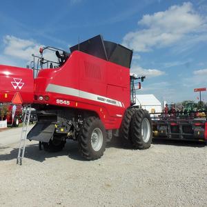 Cosechadora Híbrida Eficiente Massey Ferguson con Transmisión por Engranajes para Cosecha de Trigo, Maíz, Aceitunas y Té - Product Image 1