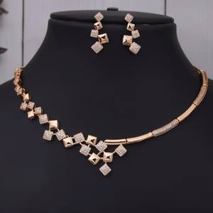 Ensemble collier et boucles d'oreilles plaqué or élégant, alliage de haute qualité, zircone cubique (AD), polyvalent, à porter au quotidien ou pour les fêtes - Product Image 1