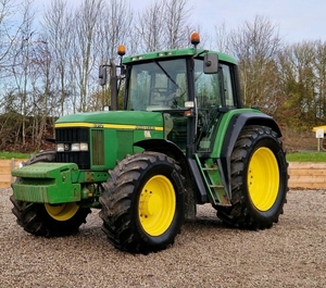 Tractor Agrícola John Deere 5055M 4WD de 120HP - Product Image 1