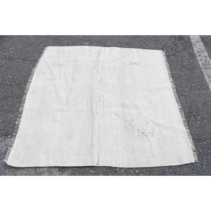 พรมตุรกี 4.7x4.6 ฟุต (143x140 ซม.) ลายดอกไม้สีขาวสไตล์วินเทจ - Product Image 3