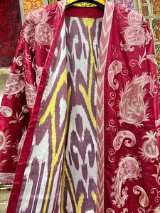 เสื้อโค้ทแฟชั่นสำหรับผู้หญิงสไตล์คลาสสิกหรูหราคอวีปักด้วยมือเสื้อโค้ทเรืองแสงสำหรับฤดูหนาวคอลเลกชั่นใหม่ - Product Image 4