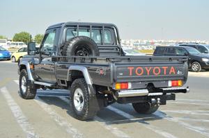 Nuevo/Usado para RHD, Camioneta de 5 Puertas y 6 Asientos, 4x4, Diésel de <4L, 8 Cilindros, Automática, Asientos de Cuero, Interior Oscuro, en Venta - Product Image 4