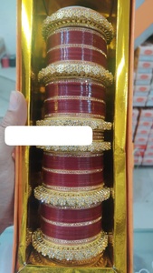 Chuda de mariée rouge à l'exportation avec détails en or, parfait pour les rituels de mariage, disponible à un prix abordable depuis l'Inde - Product Image 2