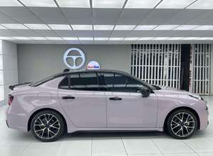 Sedán Híbrido Enchufable Usado con Transmisión Automática, Motor Turbo 2024, Asientos de Cuero, Asistencia Avanzada al Conductor y Cabina Inteligente - Product Image 2