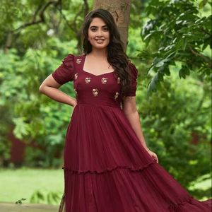 Robe pour femme de couleur rouge, robe maxi à imprimé floral en Georgette, robe de mariage de créateur. robe de soirée. - Product Image 1