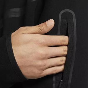 Sudadera con capucha con cremallera para gimnasio para hombre de gran calidad, color negro sólido con diseño personalizado, manga larga, cremallera y bolsillos, diseño de patrón 3D - Product Image 4