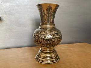 Vase en laiton massif fabriqué à la main avec motif imprimé de fleurs classiques décoration de la maison à bas quantité minimale de commande pour motif gravé en métal de mariage - Product Image 5