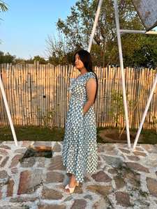 ชุดเดรสยาวลำลองสไตล์โบฮีเมียนสำหรับผู้หญิง ลายพิมพ์ดอกไม้ด้วยมือ ผ้าทอเป็นมิตรกับสิ่งแวดล้อม เอวธรรมชาติ เหมาะสำหรับฤดูร้อน - Product Image 4