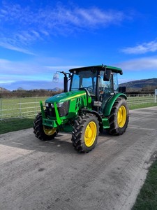 Tracteurs John Deere 5075E d'occasion, 90 CV, tracteurs utilitaires agricoles bien entretenus, disponibles en stock en gros à prix abordable - Product Image 2