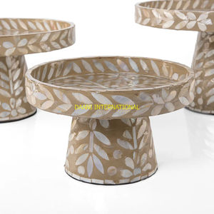 Ensemble de 3 plateaux de présentation de desserts à piédestal rond avec motif floral pour la restauration de fête de mariage - Product Image 6