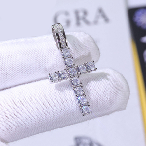 Colgante de cruz de moissanita estilo hip hop, tono oro blanco, con incrustaciones de piedras redondas, colgante de cruz para hombre, joyería hip hop, regalo de lujo. - Product Image 2