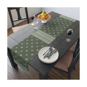 Design moderne le plus vendu 100% coton GOTS vert sauge pas cher brodé Style décoratif chemins de table OEM ODM fabriqué en inde - Product Image 1