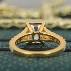 Anillo de compromiso de halo de diamante de moissanita de corte ovalado con plata 925, oro amarillo de 14 quilates, joyería de elegancia de diseño personalizado - Product Image 3