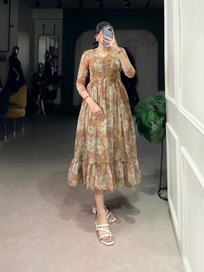 ชุดเดรสผ้าดิบพิมพ์ลายดอกไม้ใหม่ล่าสุด - Product Image 2