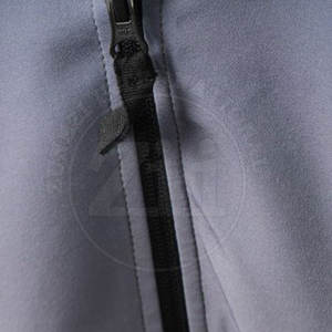 Veste Softshell pour homme légère à capuche avec logo sur le devant Imperméable Respirante Écologique Confortable pour l'hiver - Product Image 6