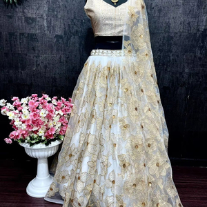 Ensemble Lehenga Choli long en tulle doux de qualité supérieure, style ethnique de créateur, brodé de sequins, pour tenue de fête mère-fille - Product Image 1