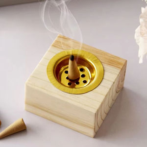 Boîte porte-encens en bois dur naturel pour brûler bakhoor avec compartiment de rangement et motif de dégagement de fumée en treillis - Product Image 1