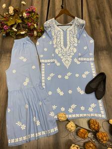 Dernier modèle de costume Sharara pour femmes en fausse fourrure de haute qualité avec broderie en fil de rayonne pour mariage par FabZone - Product Image 2