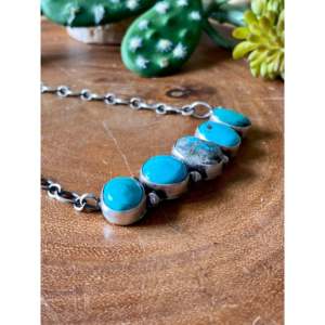 Collar de Barra de Plata de Ley y Turquesa de Lago Carico de Rick Enriquez, Joyería de Moda en Capas - Product Image 3
