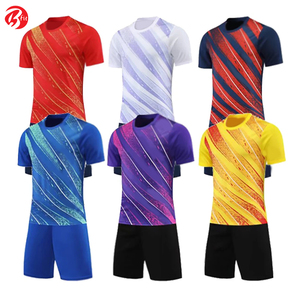Maillots et uniformes de football respirants à manches courtes les plus vendus – Tenues de sport de football multicolores à transfert thermique - Product Image 4