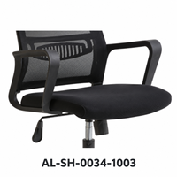 Chaise de bureau en maille noire avec appui-tête réglable en hauteur et accoudoirs à boucles sur base nylon à cinq branches pour postes de travail à domicile