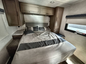 FOURNISSEUR DE NOUVEAUX CAMPING-CARS T h o r Freedom Traveler A28 classe A à moteur essence 2026 - Product Image 3