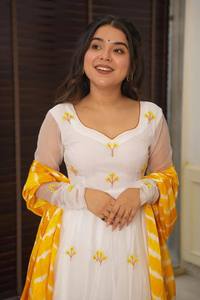 Diya ทอกระซิบของมรดกโทนสีของเวลาที่สง่างามพื้นผิวอันงดงามเปล่งประกายความเงียบสงบในจังหวะด้วยจิตวิญญาณโบราณ - Product Image 2