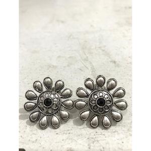 Boucles d'oreilles en cuivre plaqué or rhodié avec pierre unique oxydée, motif unique, symbole chrétien, pour mariage et fiançailles - Product Image 1