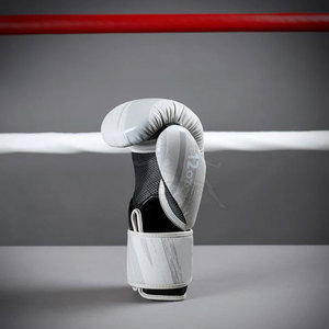 Gants de boxe en cuir véritable pour l'entraînement professionnel et les sessions de sparring Gants de boxe en cuir véritable avec rembourrage épais - Product Image 3