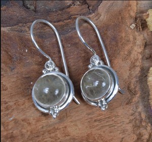 Haute qualité 925 boucles d'oreilles pendantes en argent Sterling naturel doré rutile lisse Cabochon lunette réglage pour les mariages - Product Image 4