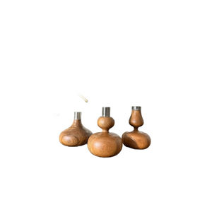 Ensemble de 3 bougeoirs et bougeoirs en bois de teck brun faits à la main, accents décoratifs de table élégants pour hôtel et maison - Product Image 1