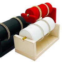 Vente en Gros de Grande Taille Bracelet Bracelet Rack Holder Léger Plat en Cuir Velours Main Chaîne Affichage Accessoires