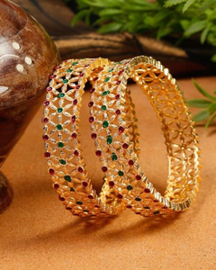 Juego de brazaletes de latón con puño abierto de filigrana. Artístico y ligero, disponible a precios de mayorista - Product Image 5