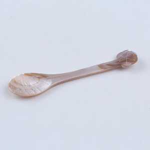 Cuchara de nácar de grado gourmet para un elegante servicio de caviar en entornos de comedor de lujo - Product Image 2