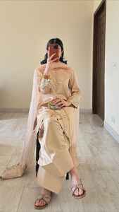 ชุดเดรสผู้หญิงสไตล์ฟาร์ชีแบบดั้งเดิมของปากีสถานที่ดีที่สุด เหมาะสำหรับใส่ในโอกาสทางการและลำลอง ทรงเอไลน์ เอวธรรมชาติ ผ้าไหม ปักลายลูกไม้ สำหรับฤดูร้อน - Product Image 3