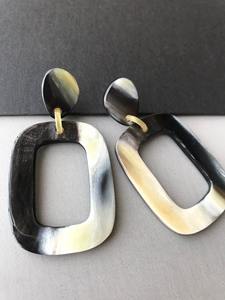 Pendientes colgantes de cuerno de búfalo pulidos únicos clásicos, juego redondo y cuadrado hecho a mano por Javed Handicrafts Animal Style - Product Image 2