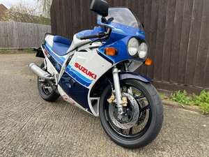 Moto sportive d'occasion GSX-R750 600CC, couleur argent et noir, moto de course haute performance, moto de rue à vendre - Product Image 3
