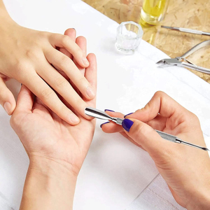 Vente directe Poussoir à cuticules de style unique pour le nettoyage des ongles Nouvelle édition Poignée antidérapante Poussoirs à cuticules pointus à double extrémité - Product Image 4