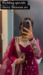 Diseñador de moda de lujo Boda y fiesta Look Bordado Trabajo con Dupatta Totalmente cosido Vestido largo Anarkali - Product Image 2