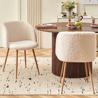 Ensemble de table à manger ronde en MDF avec base cylindrique cannelée de style moderne du milieu du siècle avec chaise de salle à manger à dossier rond en tissu pour dîner 4 personnes