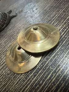 Platillo de mano manjira de latón hecho a mano hecho a medida para templos y salas de oración ideal para músicos - Product Image 4