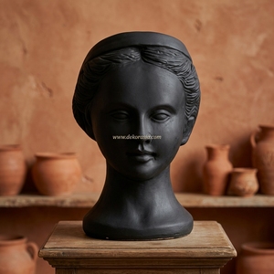 Vase-tête de déesse Aphrodite en céramique artisanale noire mate terracotta, décoration de table moderne pour la maison, vente en gros - Product Image 5