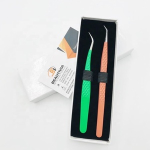 Pince à cils à faible quantité minimale de commande en gros Angle de 45 degrés et pince à épiler en acier durable d'isolement - Product Image 1
