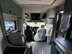 Winn-ebago Ekko 22A 2025, camping-car familial de luxe, remorque mobile, 4-6 passagers, sièges en cuir Euro V, boîte de vitesses automatique, blanc - Product Image 5