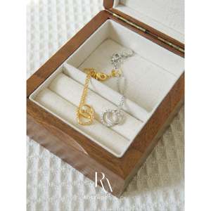 Bracciale con Ciondolo Intrecciato Placcato Oro 18K, Impermeabile e Antiossidante, Regalo per Lei - Product Image 1