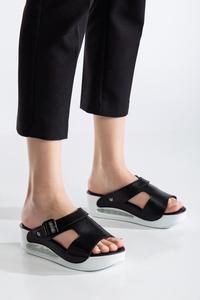 Zapatillas de mujer con suela ortopédica estampada con hebilla, modelo - Product Image 3