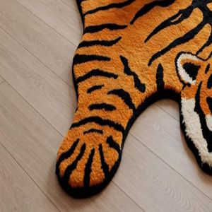 Tapis en laine moderne fait à la main motif animal tigre tapis tufté à la main personnalisable pour chambre d'enfants salon lavable pour pique-nique à la maison - Product Image 3